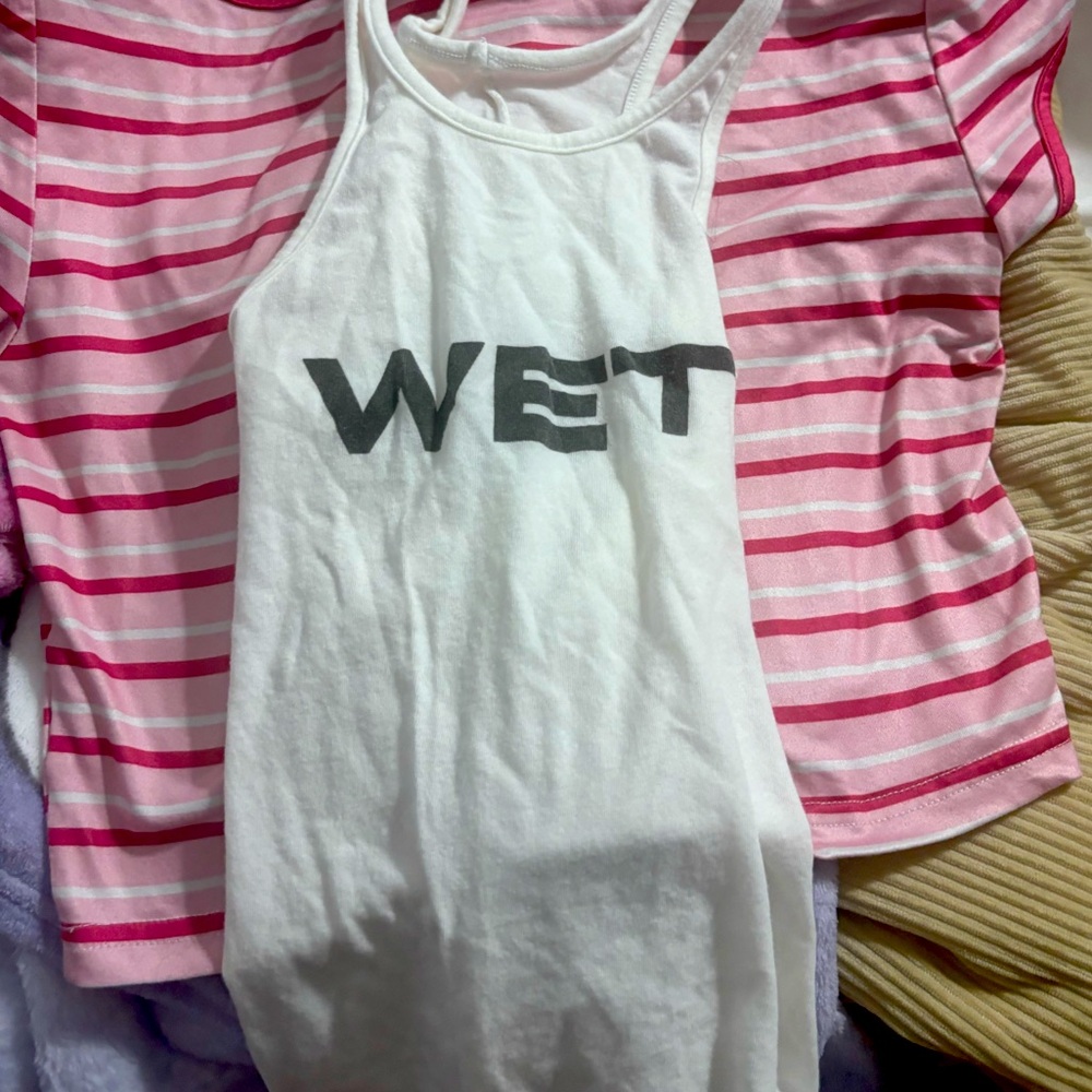 Real Yeezy wet shirt small fits really nice and appealing to the figure